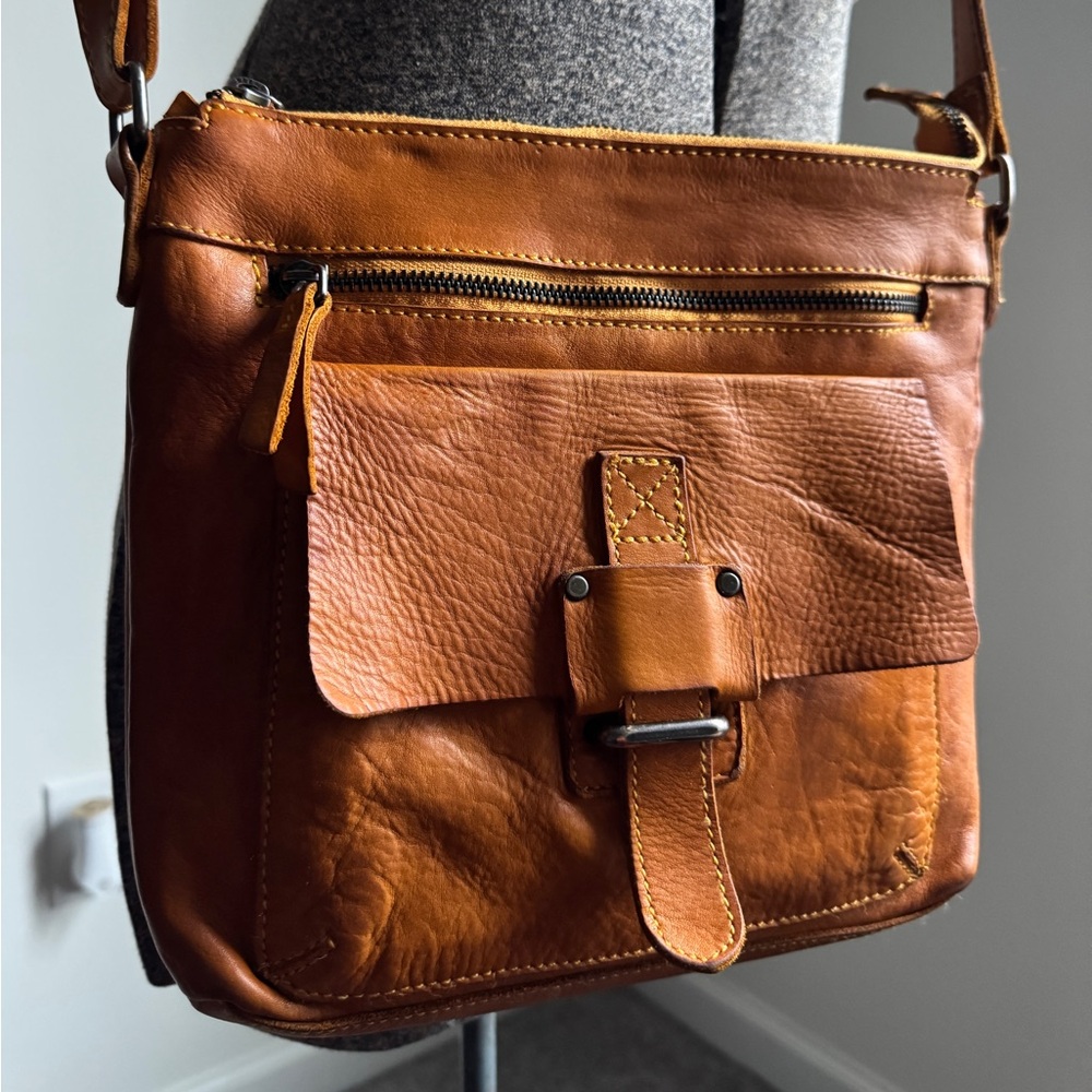 Tan Leather crossbody purse by Harbour 2nd